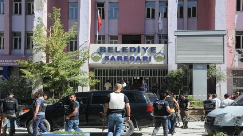 4 belediye başkanına gözaltı